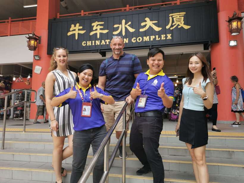 Singapore: Local Hawker Food Tour with Tastings - South Bridge Road views and the Sago Street walk