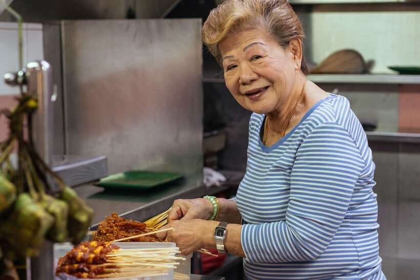 Singapore: Private Food Tour – 10 Tastings with Locals - Kampong Glam and Sultan Mosque: Where Malay Food Culture Shows Up Fast