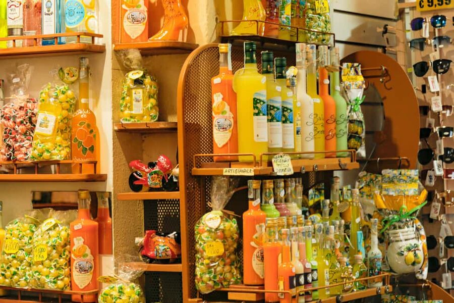 Sorrento: Guided Walking Tour & Street Food Experience - First stop in Sorrento: Tasso Square and a route that makes sense