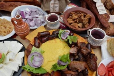Street Food'n'Culture Tour - Meeting at InterContinental Athénée Palace and ending at the Athenaeum