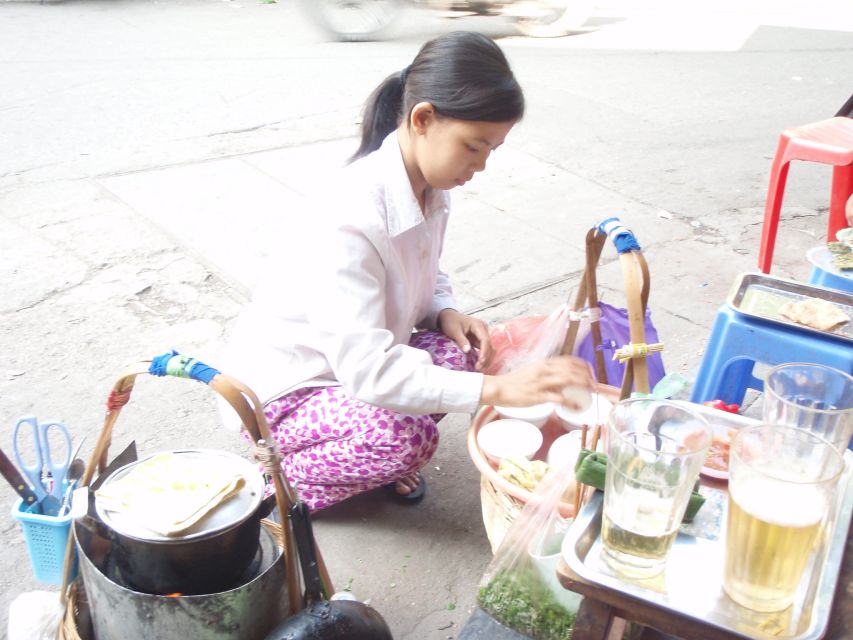 Street Food Tour Hanoi and Train Street Experience - Train Street Hanoi: the photo, the reality, and the timing