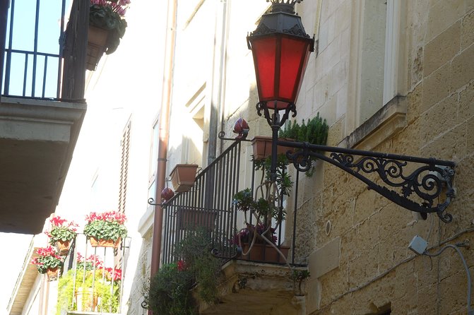 Street Food Tour of Lecce & City Sightseeing with Local Guide - Piazza del Duomo: a square that feels different at night