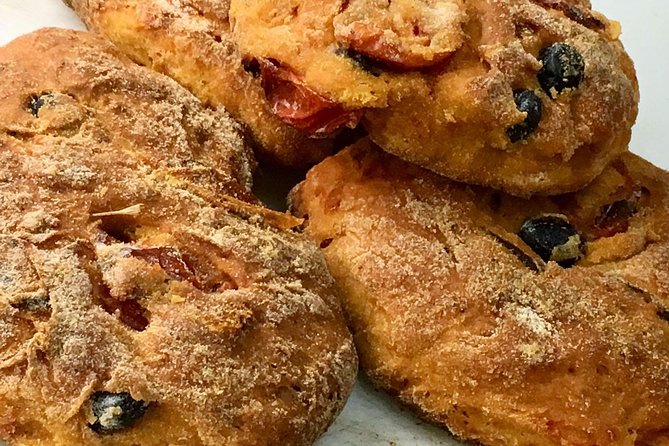 Street Food Tour of Lecce & City Sightseeing with Local Guide - Piazza Sant’Oronzo tastings: rustico, frisella, and pasticciotto