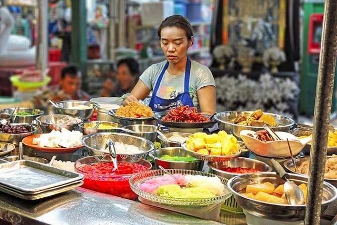 Sunset Local Eats Food Tour in Hua Hin - Stop 1: the fresh food market and the skill you can use later