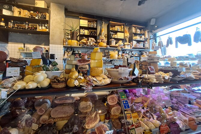 Syracuse Ortigia - Sicilian Street Food Tour by Do Eat Better - Stop 2: Fontana di Diana impanata in Piazza Archimede