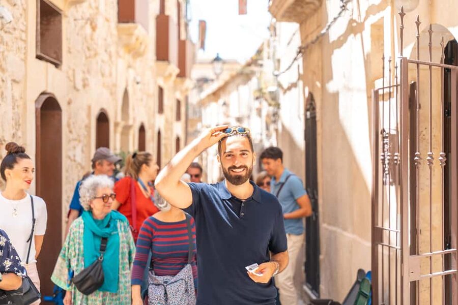 Syracuse: The Street Food Tour in Ortigia with a Local Guide - Where the walk starts: Piazza Archimede and a morning coffee setup