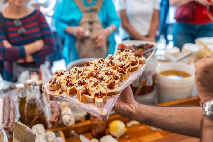 Syracuse: The Street Food Tour in Ortigia with a Local Guide - Giudecca and alley walking: street food with context