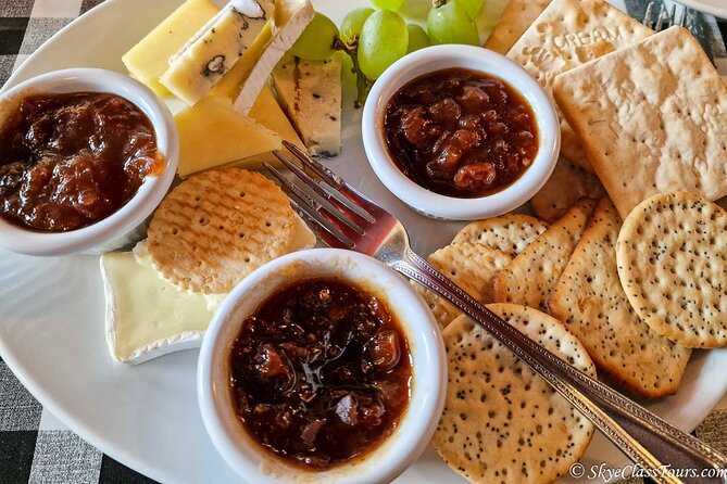 Tailored Premium Edinburgh Food Tour with Highest Quality Dishes - Royal Mile Quick Hit: Efficient Sightseeing Between Stops