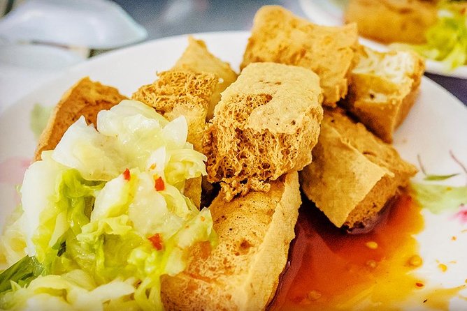 Taipei Food Tour: Night Market & Convenience Store(Food Included) - The convenience-store stop (and why 7-Eleven is part of the story)