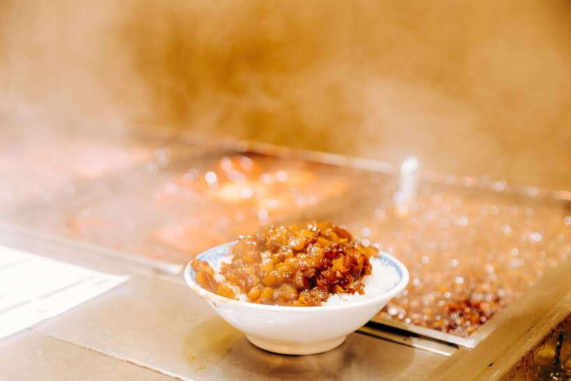Taipei: Food Tours with Top 10 Taiwanese Food (Lunch/Dinner) - Two and a half hours, two classic Taipei neighborhoods