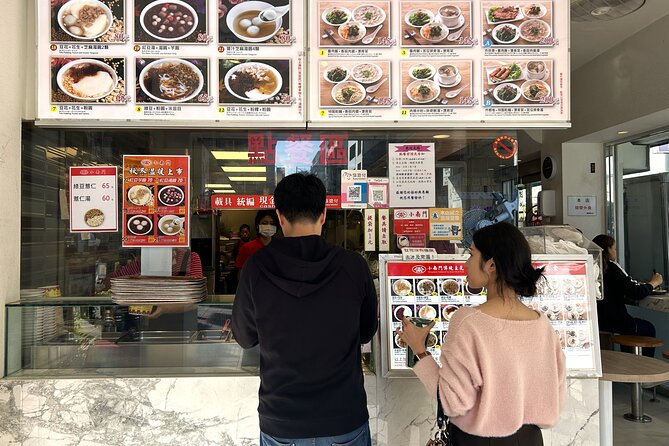 Taipei Hidden Eats, Market & Street Food Tour with 8+ Tastings - Yongkang Street: your “I should have brought cash” stretch (and Secret Dish)