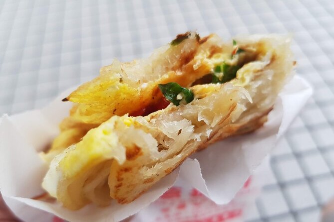 Taipei Hidden Eats, Market & Street Food Tour with 8+ Tastings - Dongmen Station finish: tofu pudding and the last sweet reset