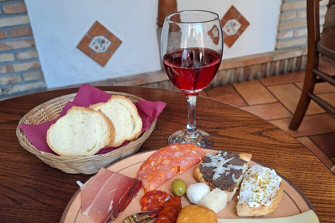 Taormina: Sicilian Street Food & Wine Tour by Do Eat Better - Stop 3: Villa Comunale focaccia messinese in the fresh-air break