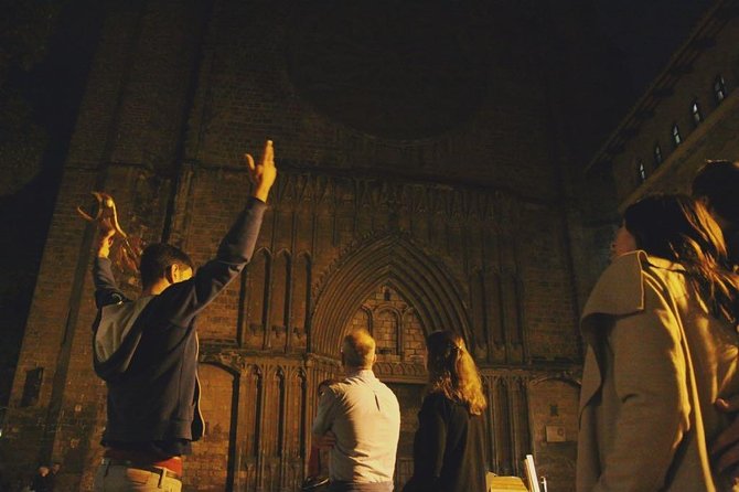 Tapas and Wine Walking Tour in Barcelona - How the small group changes the whole night