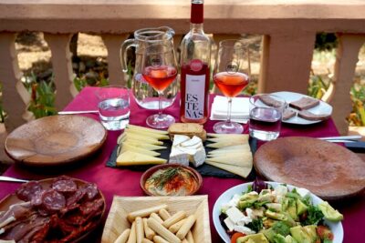 Tapas in the vineyards - Your first stop: Ruta del Vino Utiel-Requena wineries
