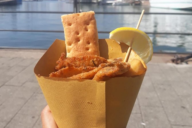 Taste Genoa: A Full Meal Walking Food Tour by Do Eat Better - Stop 3 in Piazza delle Erbe: focaccia as a daily habit