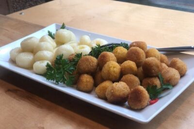 Taste of Poland, Old Town food tour and guided walk - 12 tastings - King Sigismund’s Column: the quick stop that sets the story