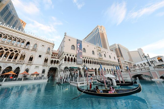 Taste the Vegas Strip: A Local’s Food Tour Experience - The 1.5-Mile Strip Walk: Eating While You See
