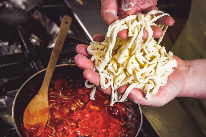 Taste Umbria: Full Meal Walking Tour in Perugia by Do Eat Better - Stop 2: Arco Etrusco and the torta al testo street snack