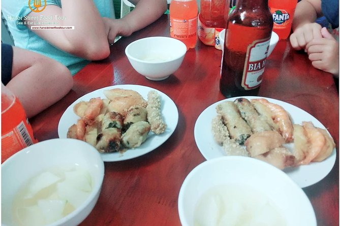 Tasting 8 Different Hanoi Street Foods at Noon Time - Why a noon street food walk in Hanoi actually works