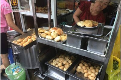Tasting 8 Different Hanoi Street Foods at Noon Time - Old Quarter walking: what you’ll be doing the whole time