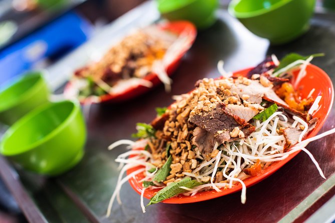 Tasting 8 Different Hanoi Street Foods at Noon Time - Why Elena-style guiding beats wandering (especially in backstreets)