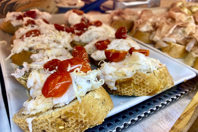 Tasty Street Food Tour of Venice City Center with Cicchetti & Local Specialties - Starting at Ponte di Rialto: Where You Get Your Bearings Fast