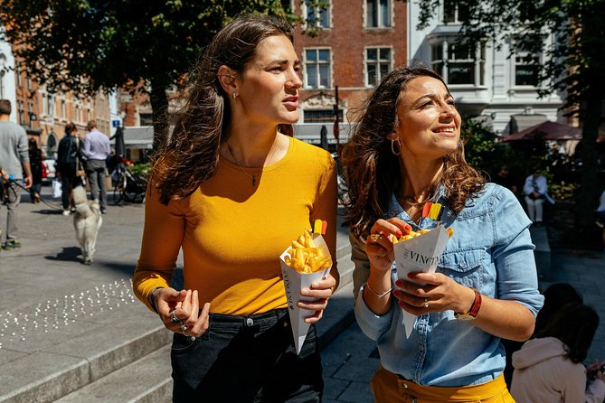 The 10 Tastings of Bruges With Locals: Private Food Tour - Markt 18 meeting point and how the 3-hour pace feels