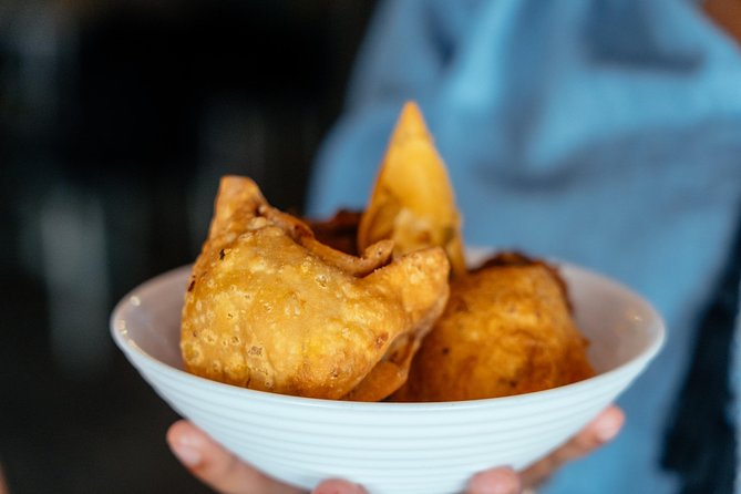 The 10 Tastings of Cape Town With Locals: Private Food Walking Tour - Company’s Gardens: picnic vibes and classic South African comfort food