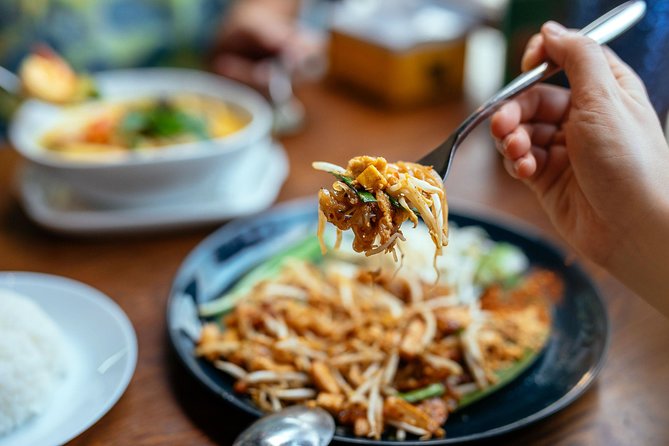 The 10 Tastings of Chiang Mai With Locals: Private Street Food Tour - Elephant Gate and Northern-Style Restaurant Bites