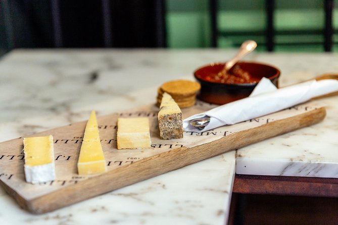 The 10 Tastings of Edinburgh With Locals: Private Food Tour - Who should book this private tastings-and-sights tour