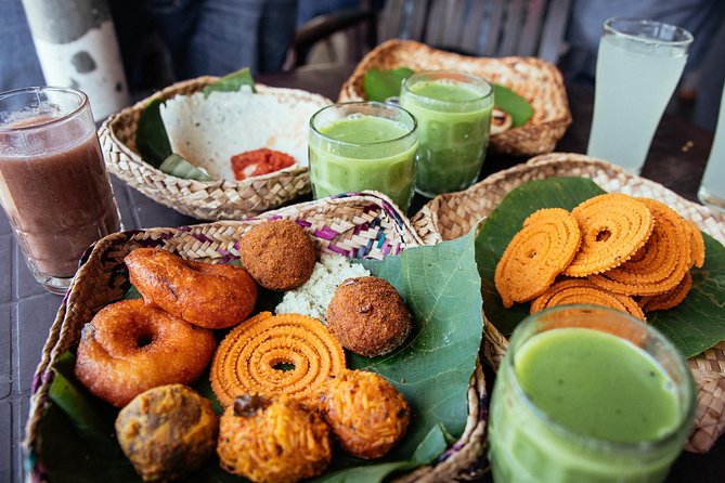 The 10 Tastings of Kandy With Locals: Private Street Food Tour - Stop 1: Kandy Municipal Central Market and the fruit-first tasting style