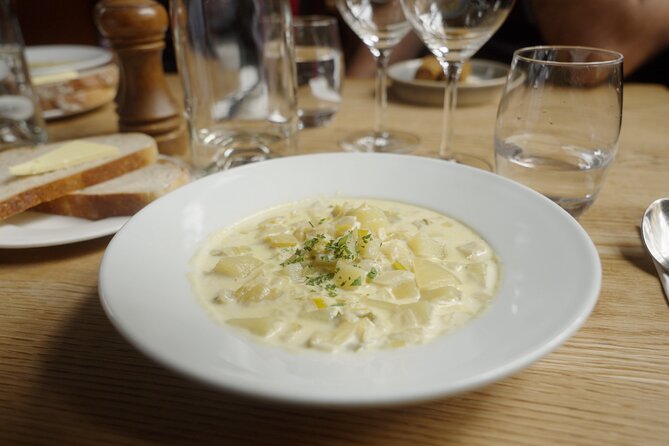 The Best Food Tour in Edinburgh - Meeting on Princes Street, then switching to local mode