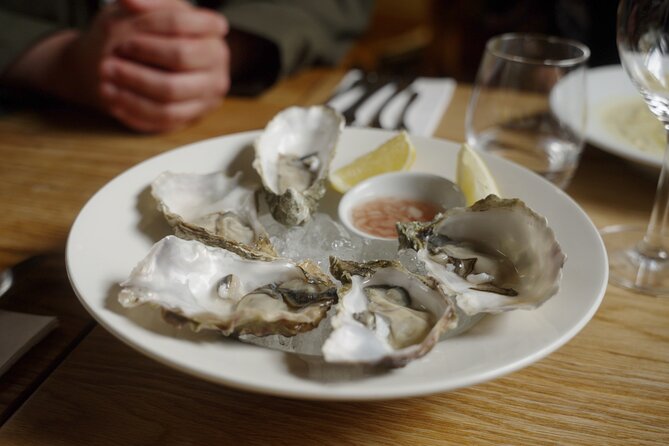 The Best Food Tour in Edinburgh - The guide experience: stories that connect the plate to Edinburgh