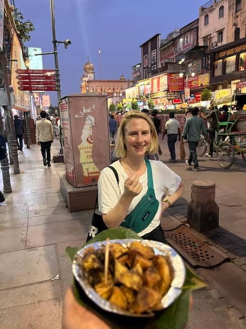 The Great Indian Food Tour: Old Delhi Food and Heritage Walk - How the Guide Makes Old Delhi Feel Manageable