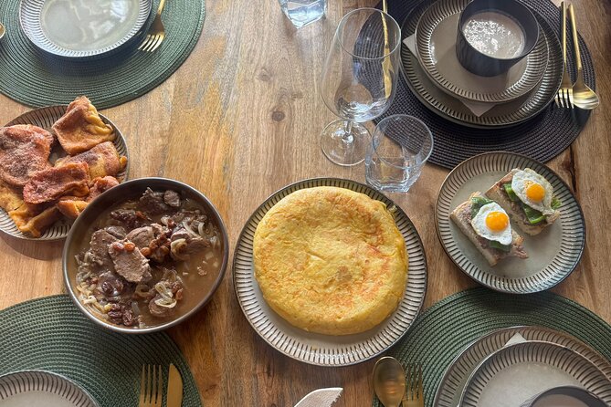 The Ultimate Tapas Workshop in Malaga - The people factor: guides and chefs who keep it moving