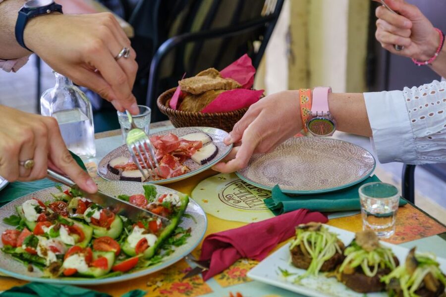 Thessaloniki: Food Tastings and Drinks tour with a Chef - Pace and portions: plan your appetite for the full arc