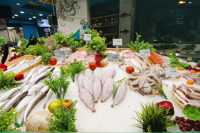 Thessaloniki: Walking Open Market Food Tour and Tasting - Aristotelous Square: Using the Tips Right Away