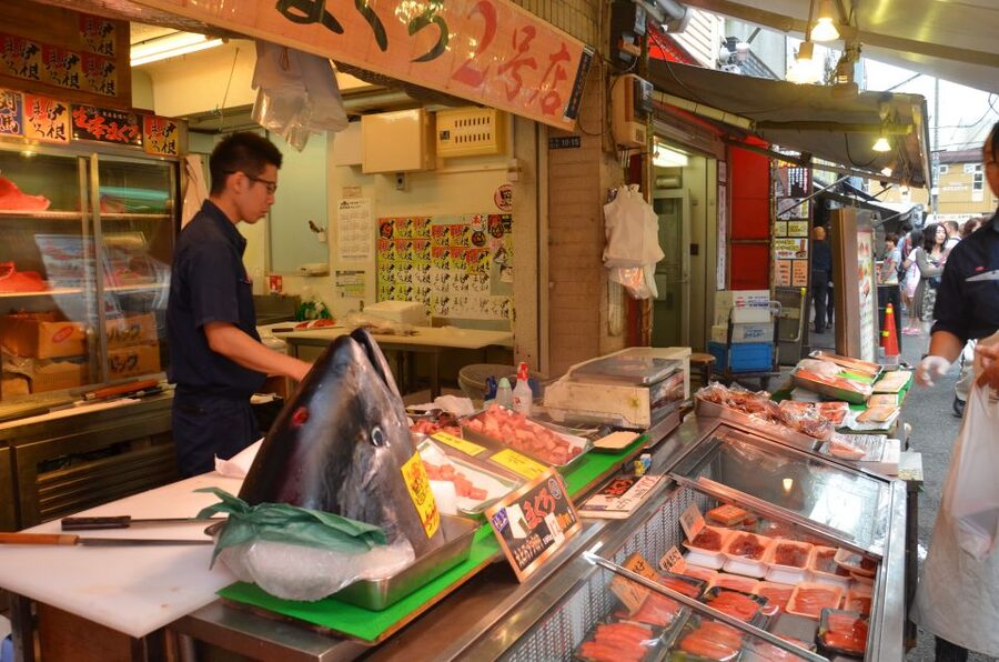 Tokyo: Classic Tsukiji Food Tour - A shrine stop with 300+ years of history: why it’s part of the food story