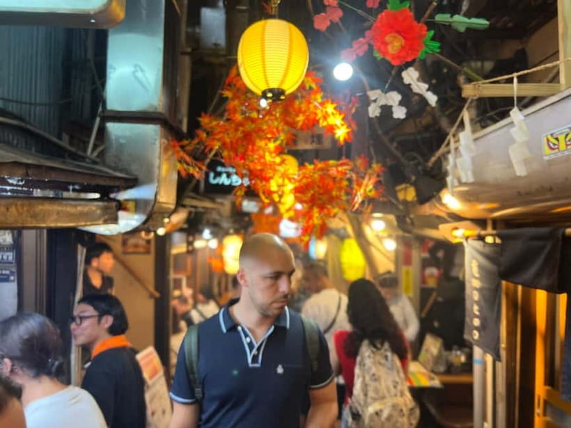 Tokyo: Shinjuku Food Tour (15 Dishes and 4 Eateries) - Finding the start point near Shinjuku Station without stress