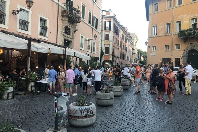 Trastevere Like a Local Food Tour with 7+ Food Tastings & Wines - Stop 2: Piazza in Piscinula and the Mattei Houses