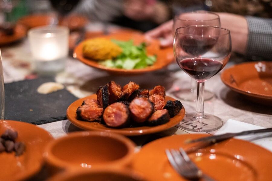 True Taste of Lisbon: Portuguese Tapas, Wine &Surprise Drink - Who should book this tour