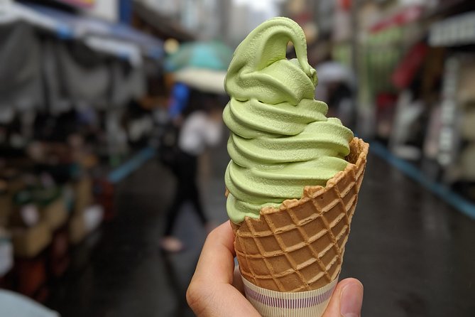 Tsukiji Fish Market Food Tour: Seafood, Street Food & Hidden Gems - How a guide helps with 250+ stalls (and the language barrier)