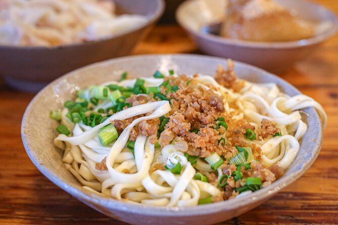Tuktuk Food Tour Through Chengdu's Local Eats - Stop 1: Chengdu street crepes and Chaoshou wontons