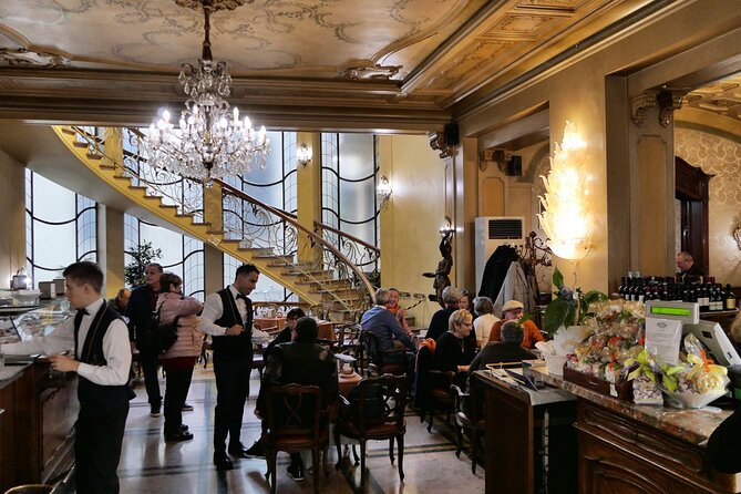 Turin Sweet & Chocolate Walking Food Tour by Do Eat Better - Stop 1 at Giardino Sambuy: Your First Chocolate Lesson