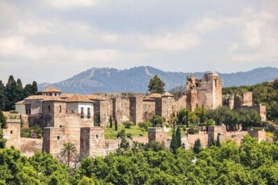 Ultimate Malaga History & Tapas - All Included Full Experience - Málaga Cathedral: skip the crowds, then see the details outside