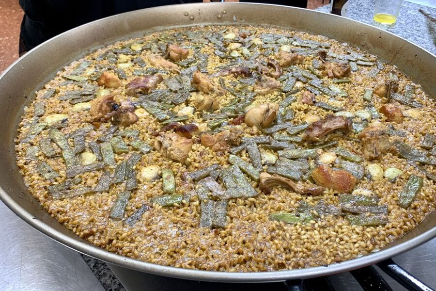 Valencia: Evening Guided Paella Workshop, Tapas, and Drinks - Evening Start in Valencia: Tapas, Sangria, and the Pre-Paella Mood