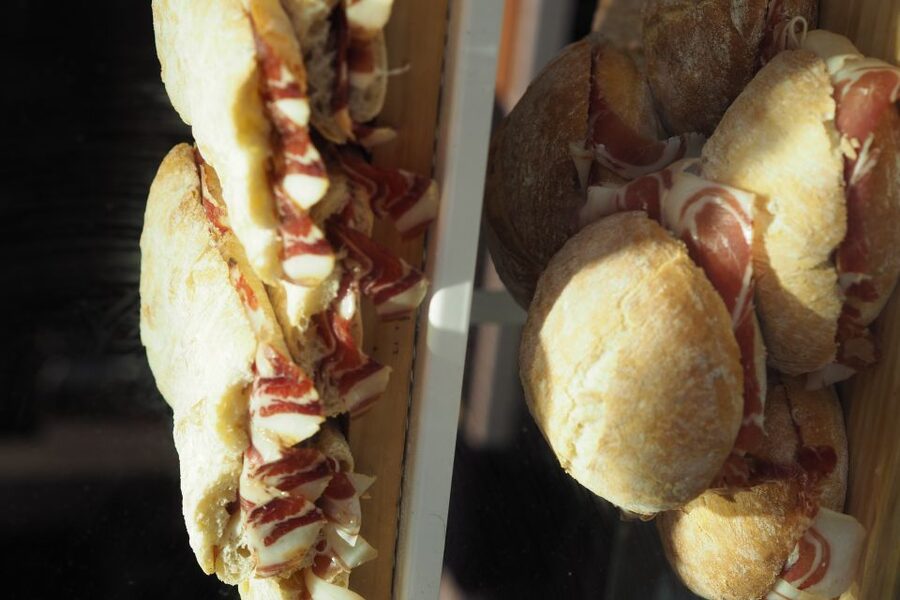 Valencia: Morning Food Tour with Central Market Visit - Starting near Plaça del Col·legi del Patriarca: where the story begins