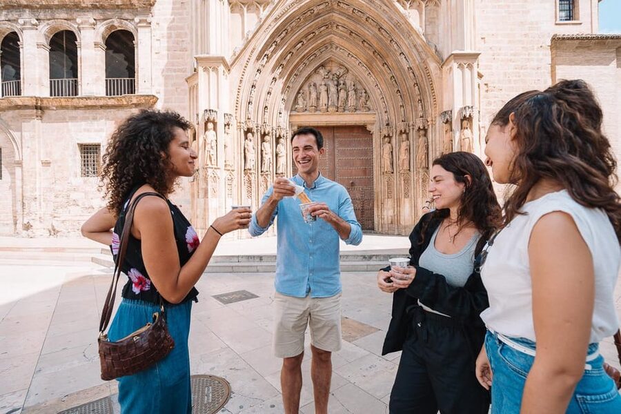 Valencia: Morning Food Tour with Central Market Visit - Central Market at Mercado Central: what to expect and what to notice