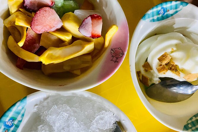Vegan Street Food & Stories of Hanoi - Duờng Tau stop: street-food eating that feels like moving with the city